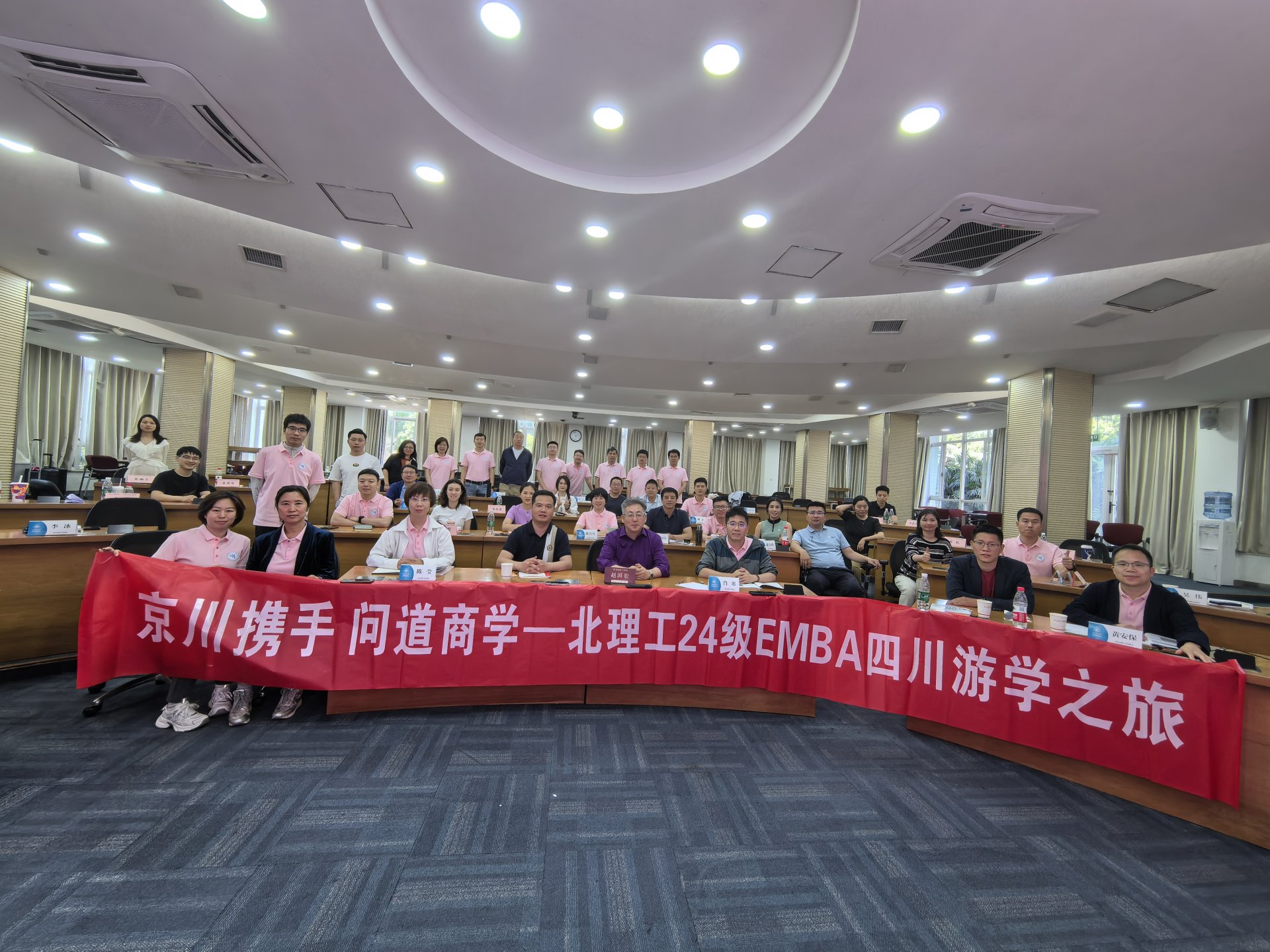 文化体验与科技参访相结合的形式